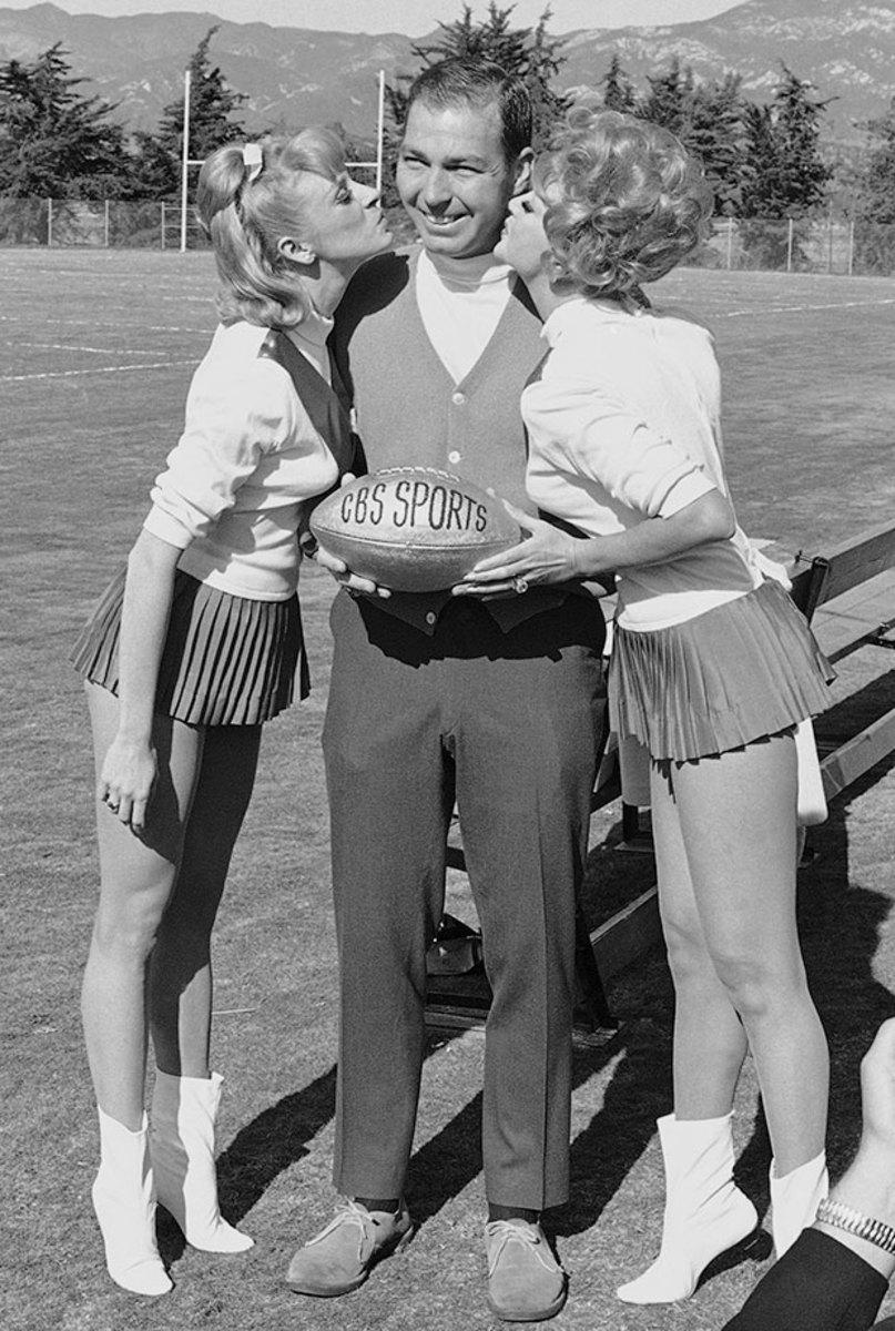 1967-0110-Bart-Starr-fans-kisses_0.jpg