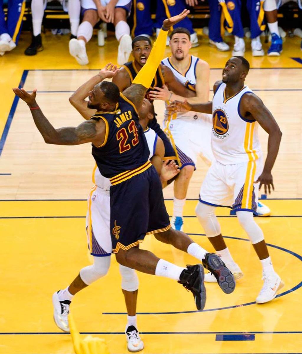 LeBron, Cavs avoid going down 2-0 in Finals, beat Warriors 95-93