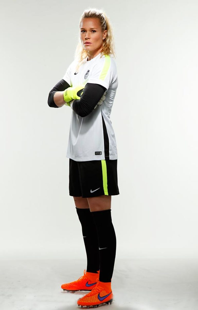 Ashlyn-Harris-X159570_TK1_0550.jpg