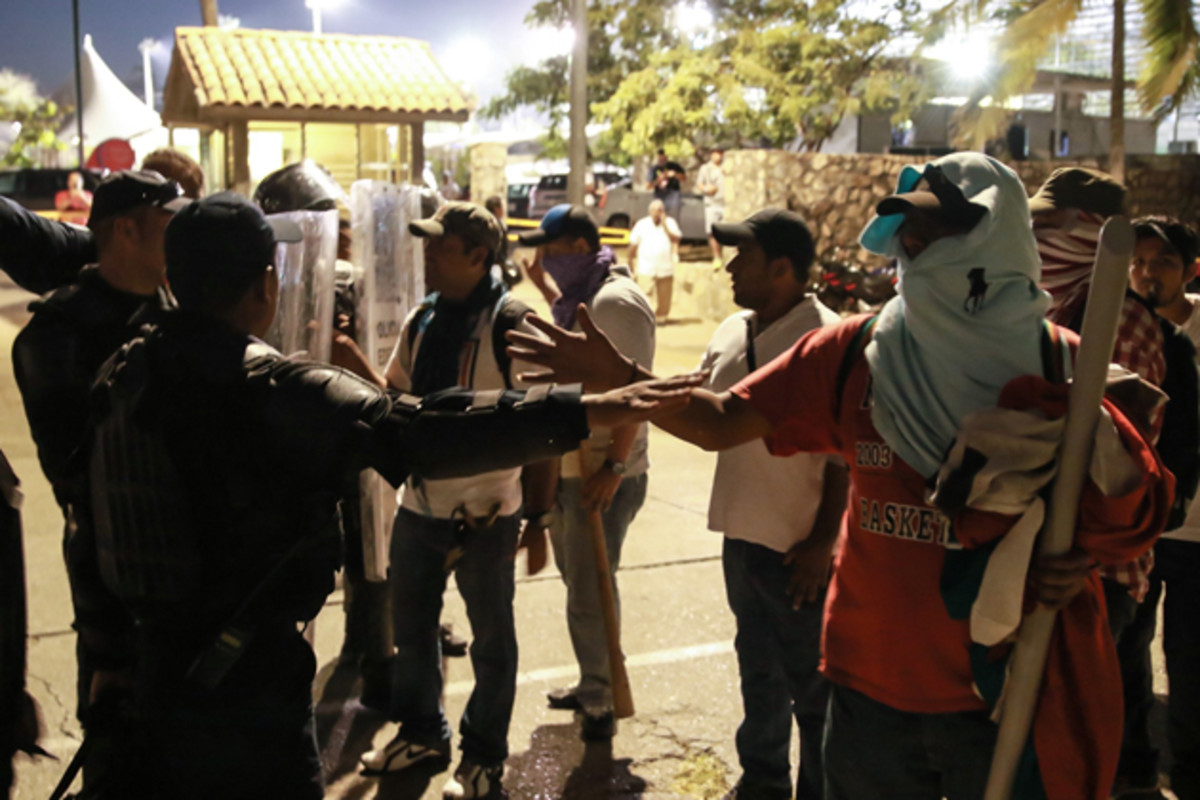 mexico-acapulco-protestors.jpg