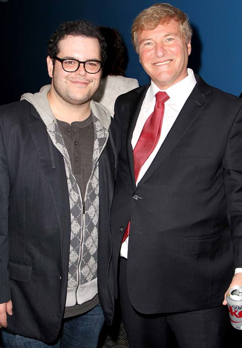 Josh-Gad-Leigh-Steinberg.jpg