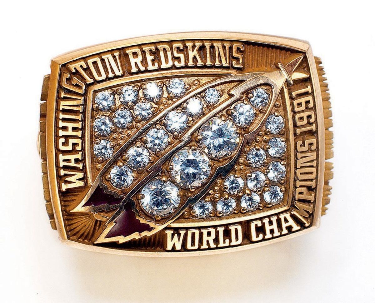 26-Super-Bowl-XXVI-ring-001080497Final.jpg