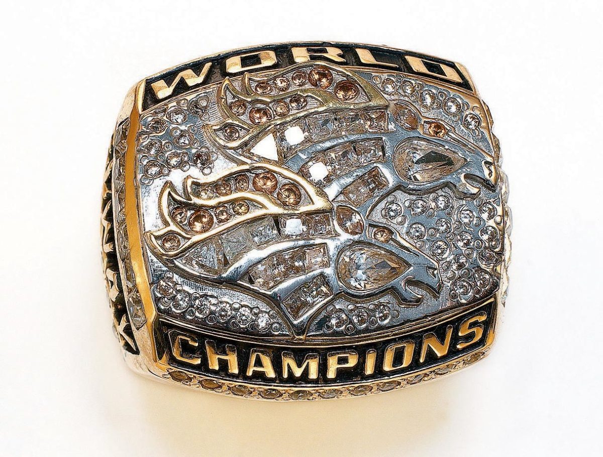 33-Super-Bowl-XXXIII-ring-001080493Final.jpg