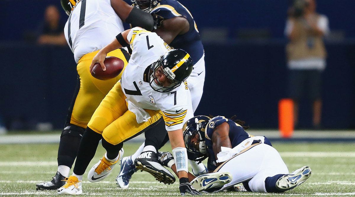 Ben Roethlisberger suffered a knee injury on this play that will keep him out at least a month. (Dilip Vishwanat/Getty Images)