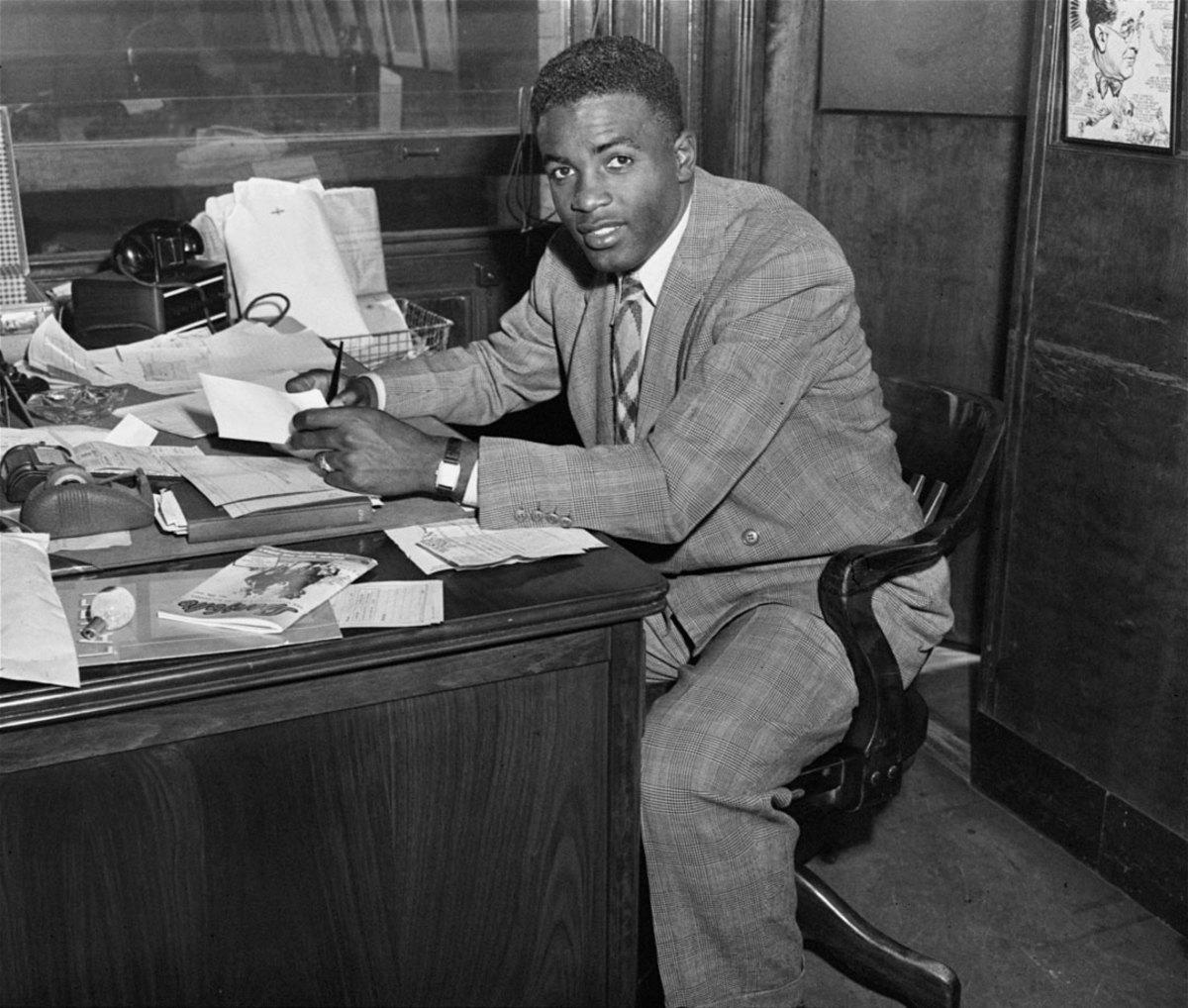 1947-Jackie-Robinson-contract.jpg