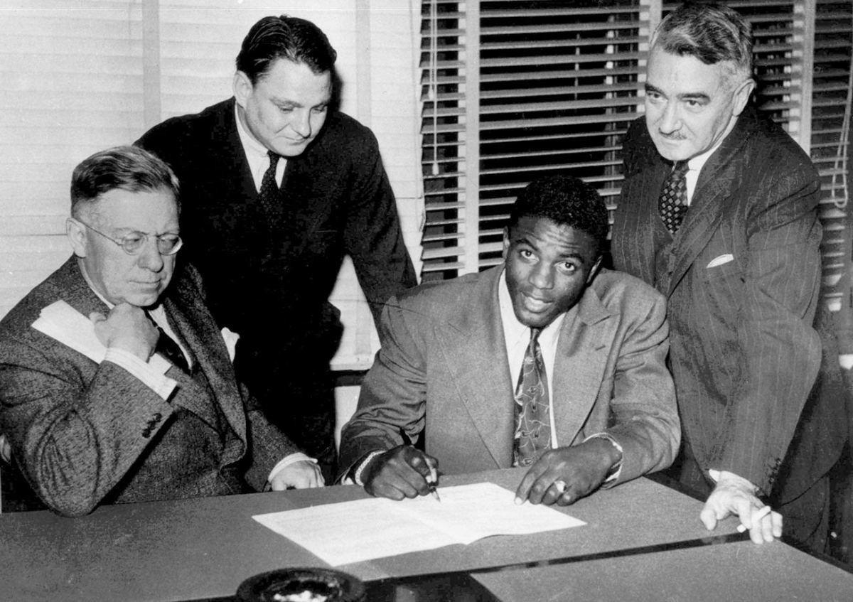 1945-1023-Jackie-Robinson-contract.jpg