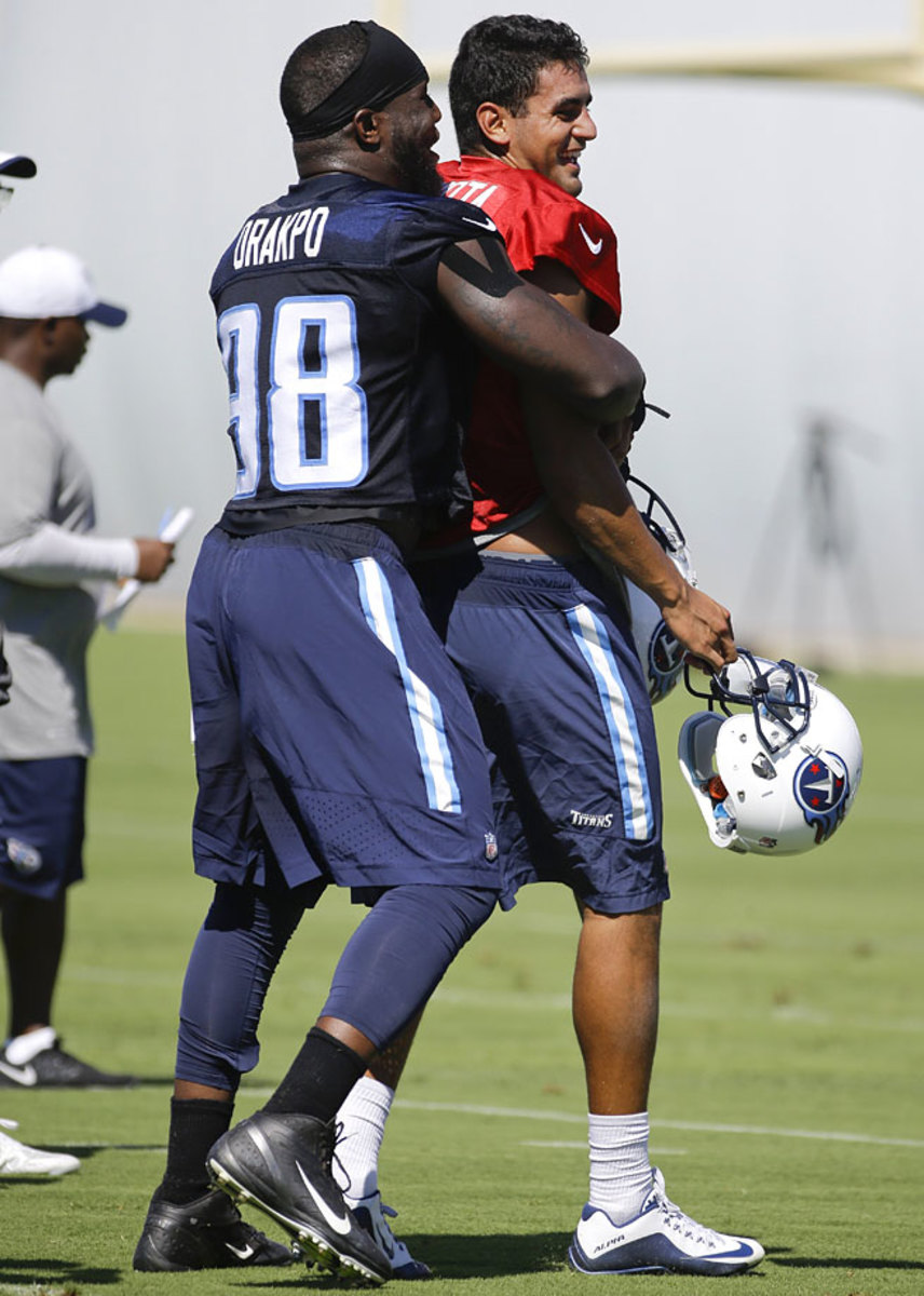 Tennessee-Titans-Brian-Orakpo-Marcus-Mariota.jpg