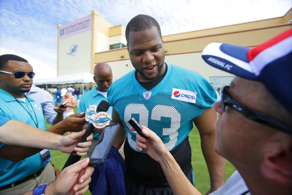 Miami-Dolphins-Ndamukong-Suh.jpg