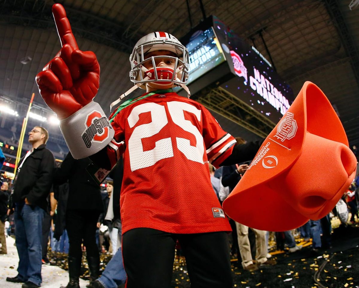 Ohio-State-fan-461467014.jpg