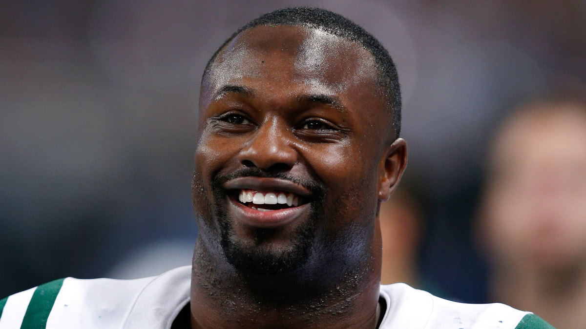 Bart Scott hid in the bathroom to avoid signing with the Browns