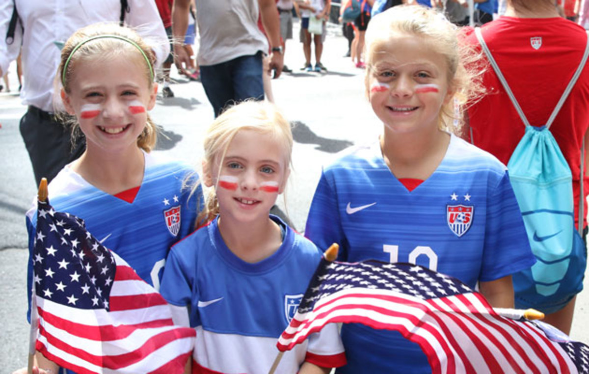 uswnt-parade-soccer-kids1.jpg