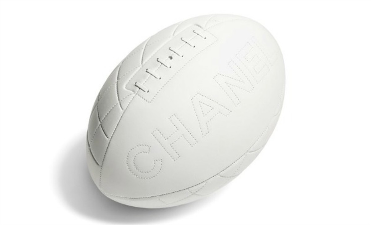 White-rugby-ball.jpg
