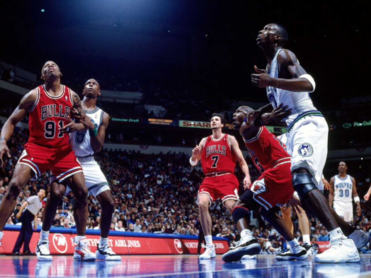 Michael Jordan and Kevin Garnett (1996) :: Getty Images