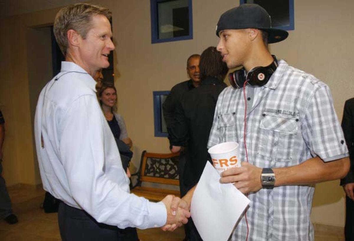 Then-Suns GM Steve Kerr meeting Warriors rookie Stephen Curry before a preseason game in 2009.