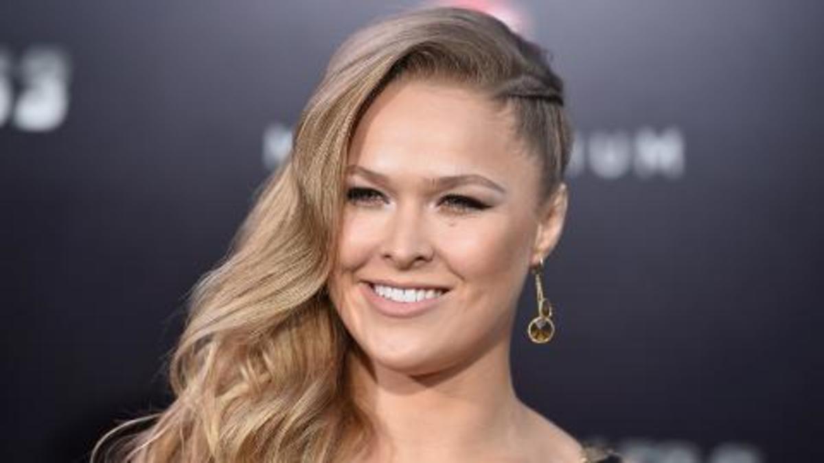 Ronda Rousey saw Star Wars The Force Awakens in full costume Sports