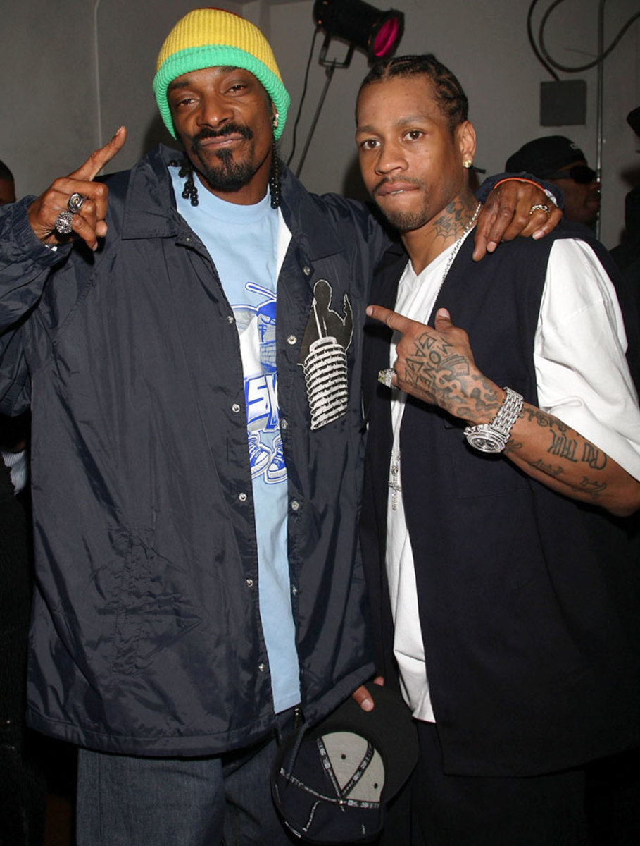 2009-1231-Snoop-Dogg-Allen-Iverson.jpg