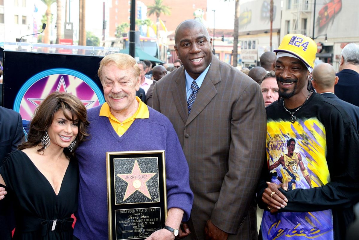 2006-1030-Paula-Abdul-Jerry-Buss-Magic-Johnson-Snoop-Dogg.jpg