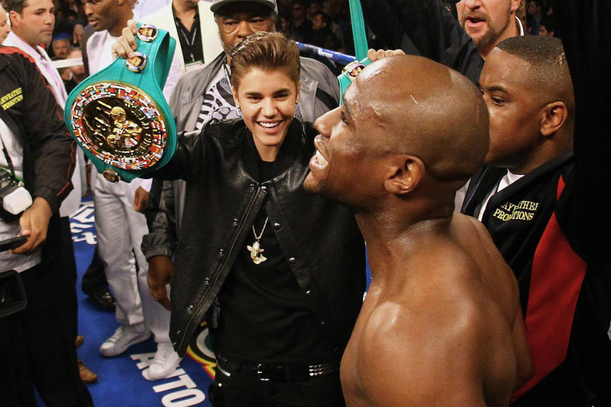 2012-0505-Justin-Bieber-Floyd-Mayweather-belts.jpg