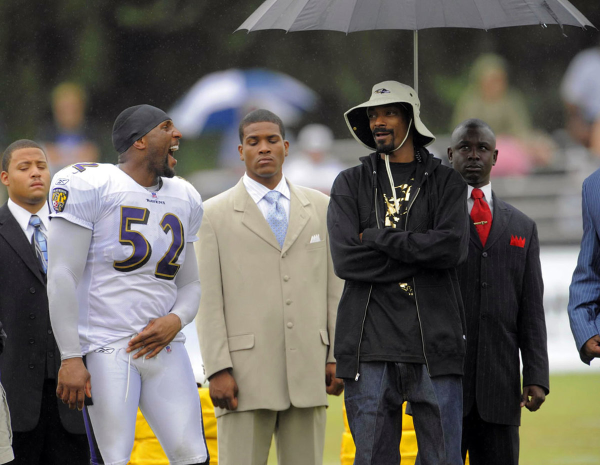 2009-0806-Snoop-Dogg-Ray-Lewis.jpg