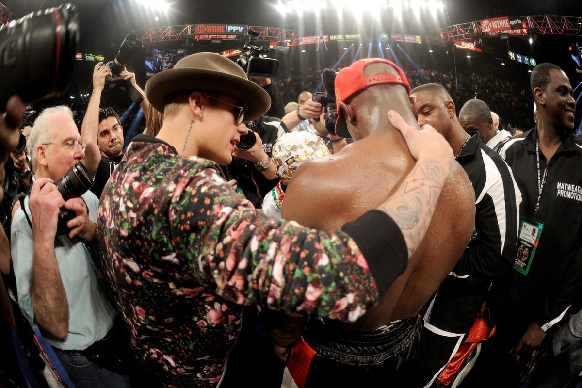 2014-0503-Justin-Bieber-Floyd-Mayweather.jpg