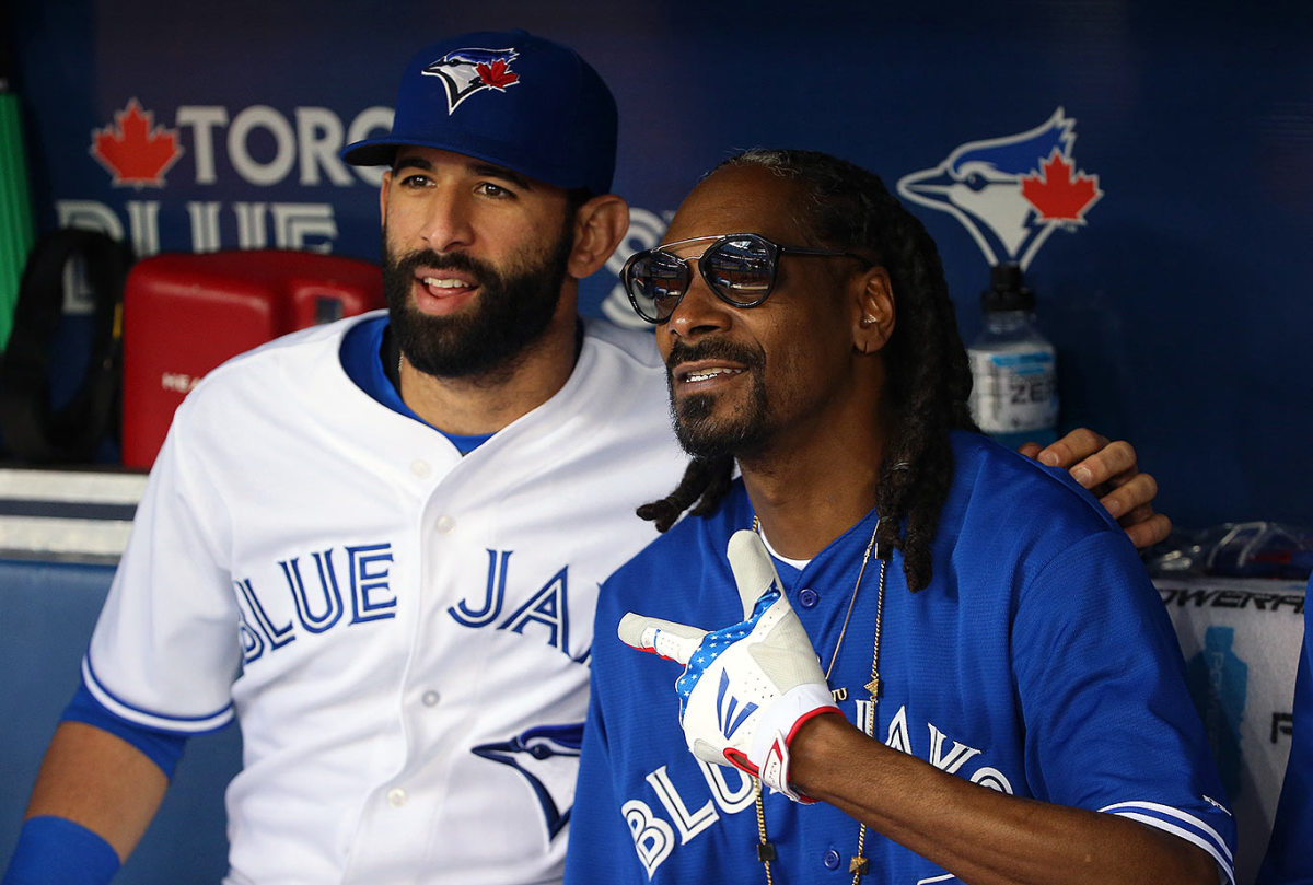 2015-0609-Snoop-Dogg-Jose-Bautista.jpg