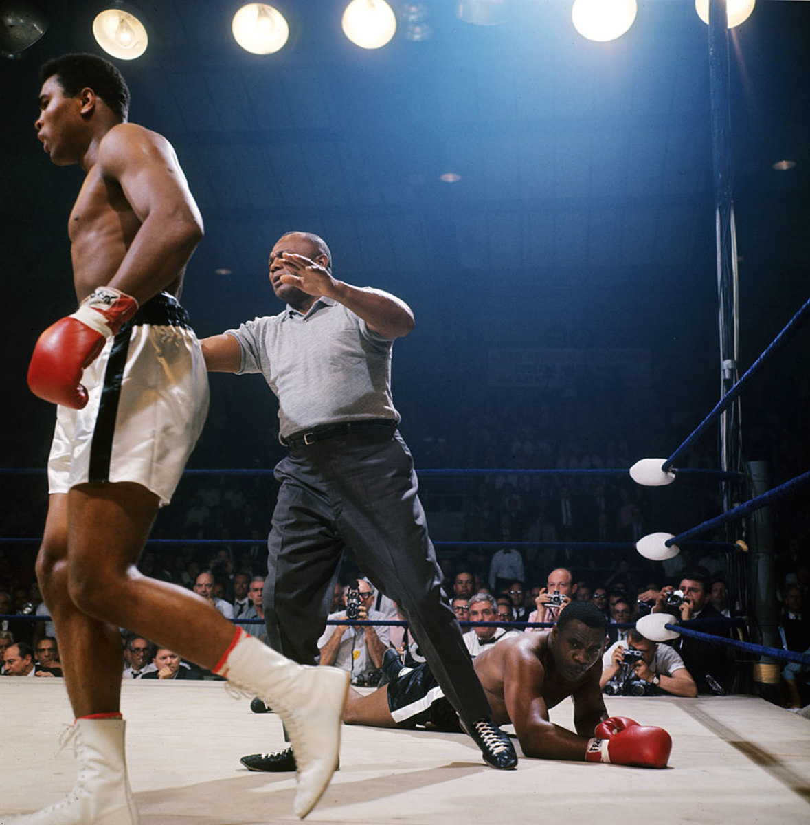 Muhammad-Ali-Sonny-Liston-II-079008451.jpg