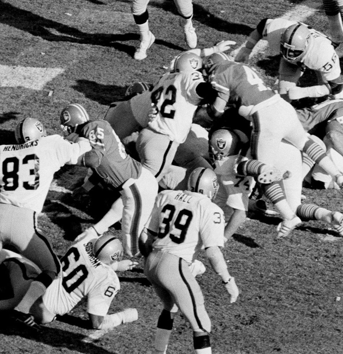 1978-Broncos-Raiders-Jack-Tatum-Rob-lytle.jpg