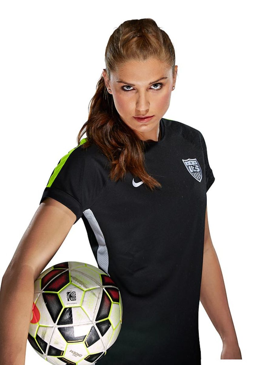 alex-morgan-X159570_TK1_0320-raw_mask.jpg