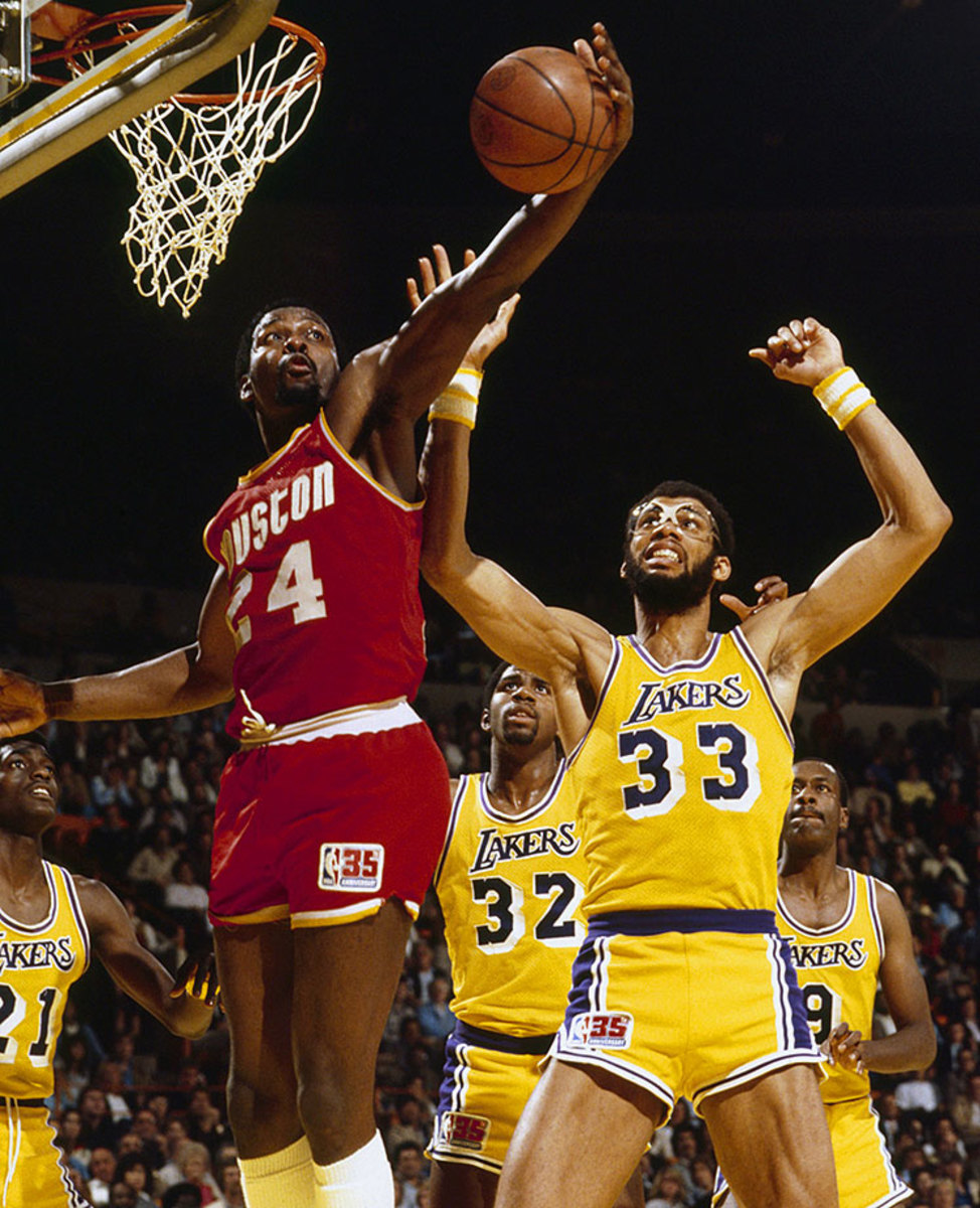 1981-Moses-Malone-Kareem-Abdul-Jabbar-006056543.jpg