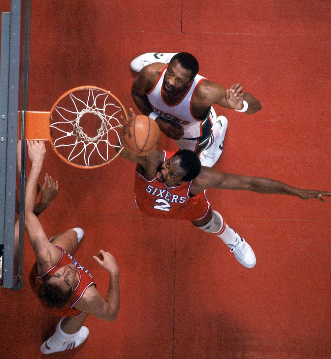 1983-Moses-Malone-Bob-Lanier-001303410.jpg