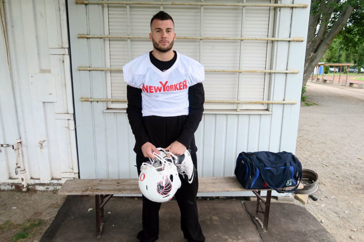 Quarterback Casey Therriault. (Jenny Vrentas/The MMQB)