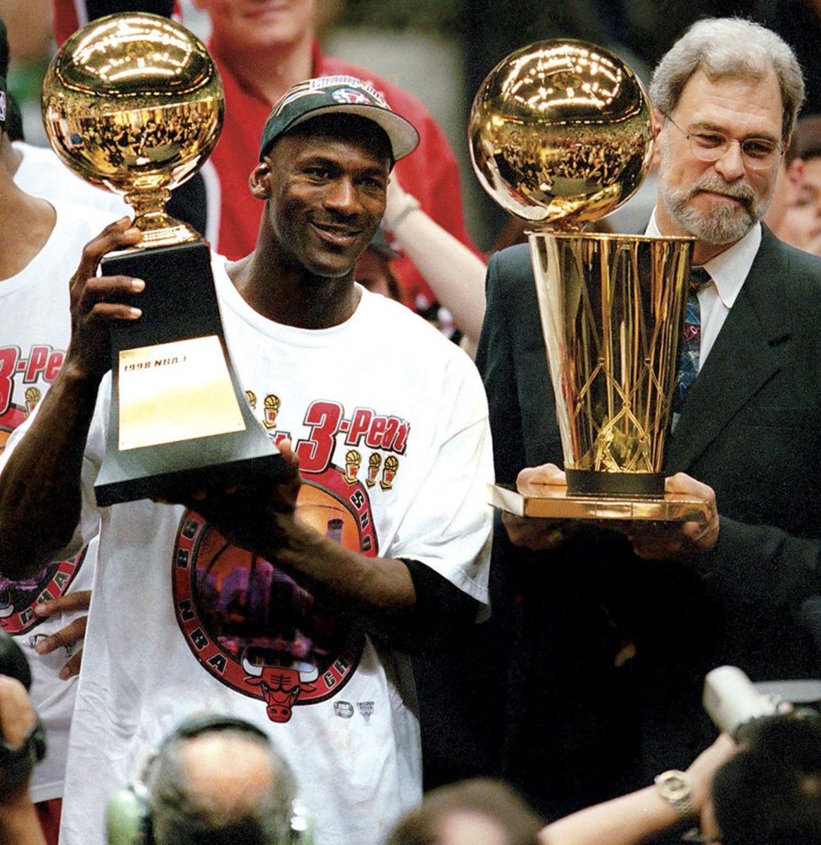 1998-0614-Michael-Jordan-Phil-Jackson-001161587.jpg