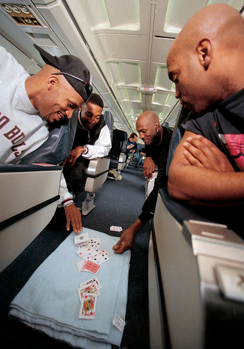 1998-0313-Ron-Harper-Scottie-Pippen-Michael-Jordan-Scott-Burrell-017060365.jpg