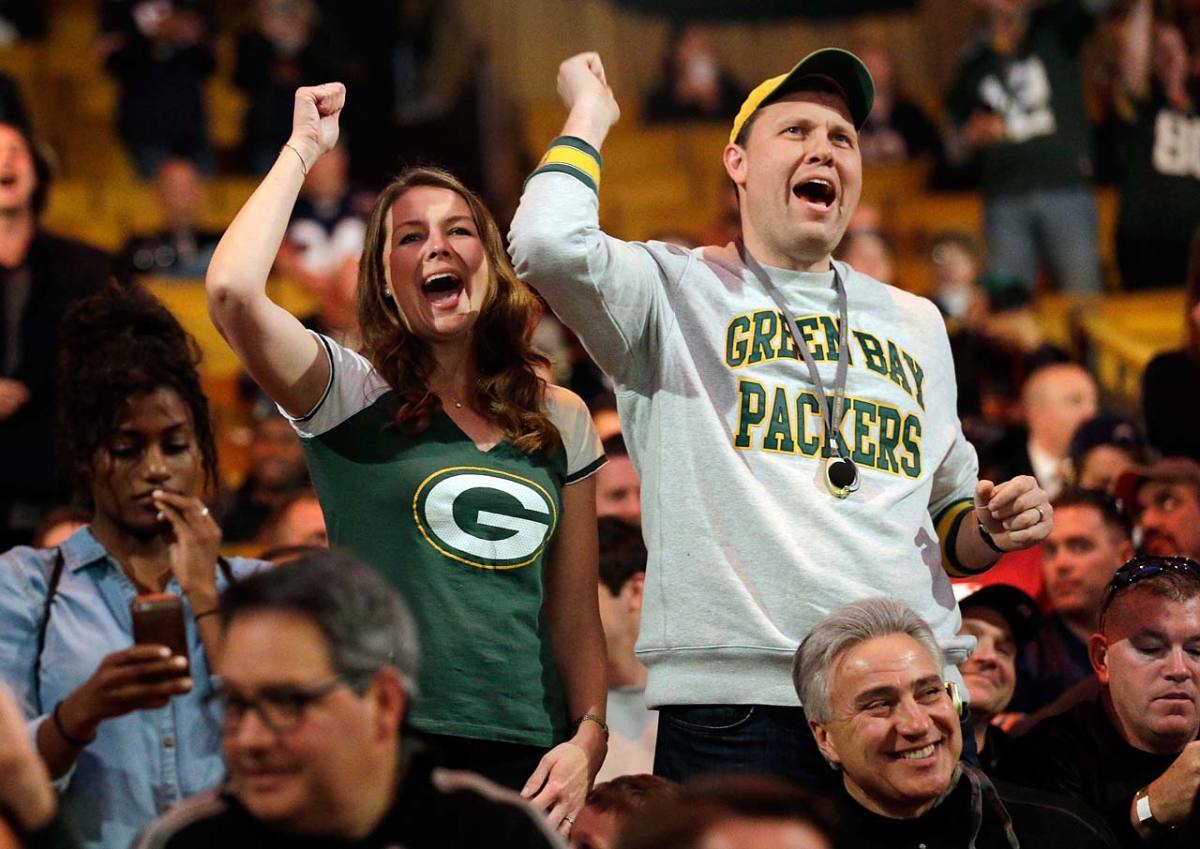 2015-nfl-draft-packers-fans.jpg