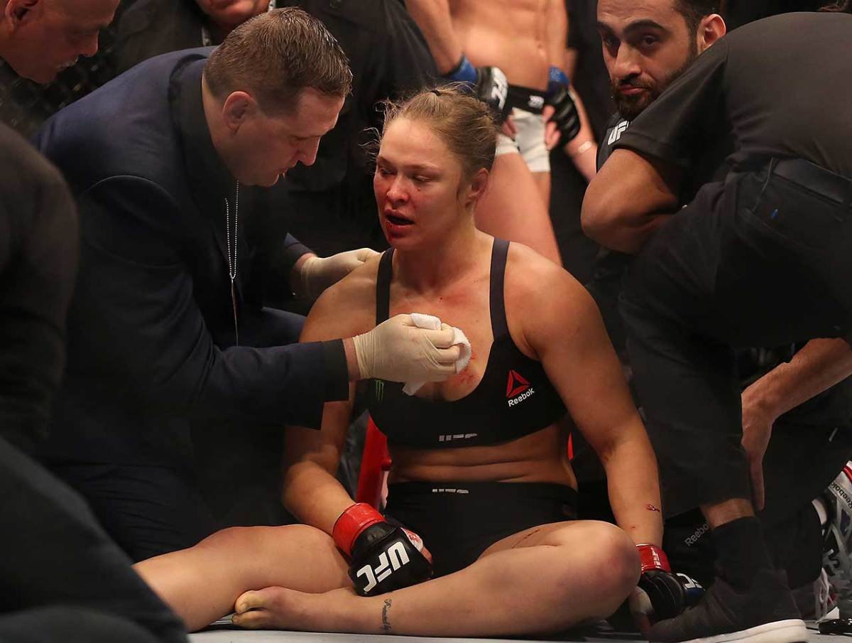 Ronda-Rousey-loses-to-Holly-Holm-10.jpg