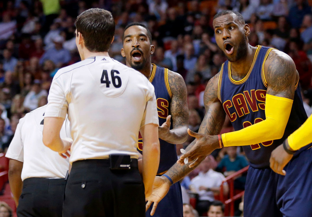 JR-Smith-LeBron-James-2015-0316-foul-face-react.jpg