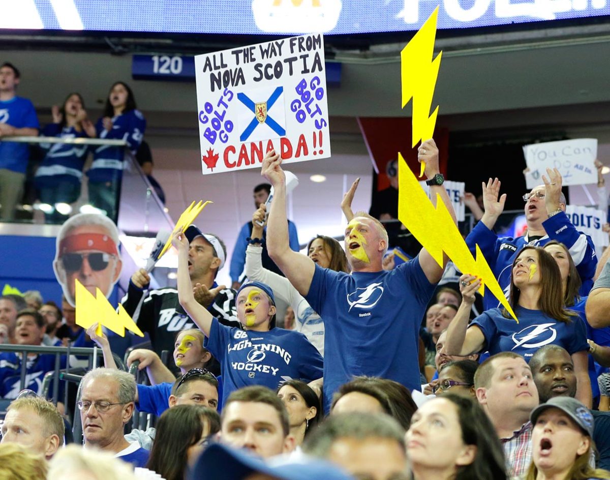 Tampa-Bay-Lightning-fans-3c3978d2a84a40a58f76c3e3cc103bd2-0.jpg