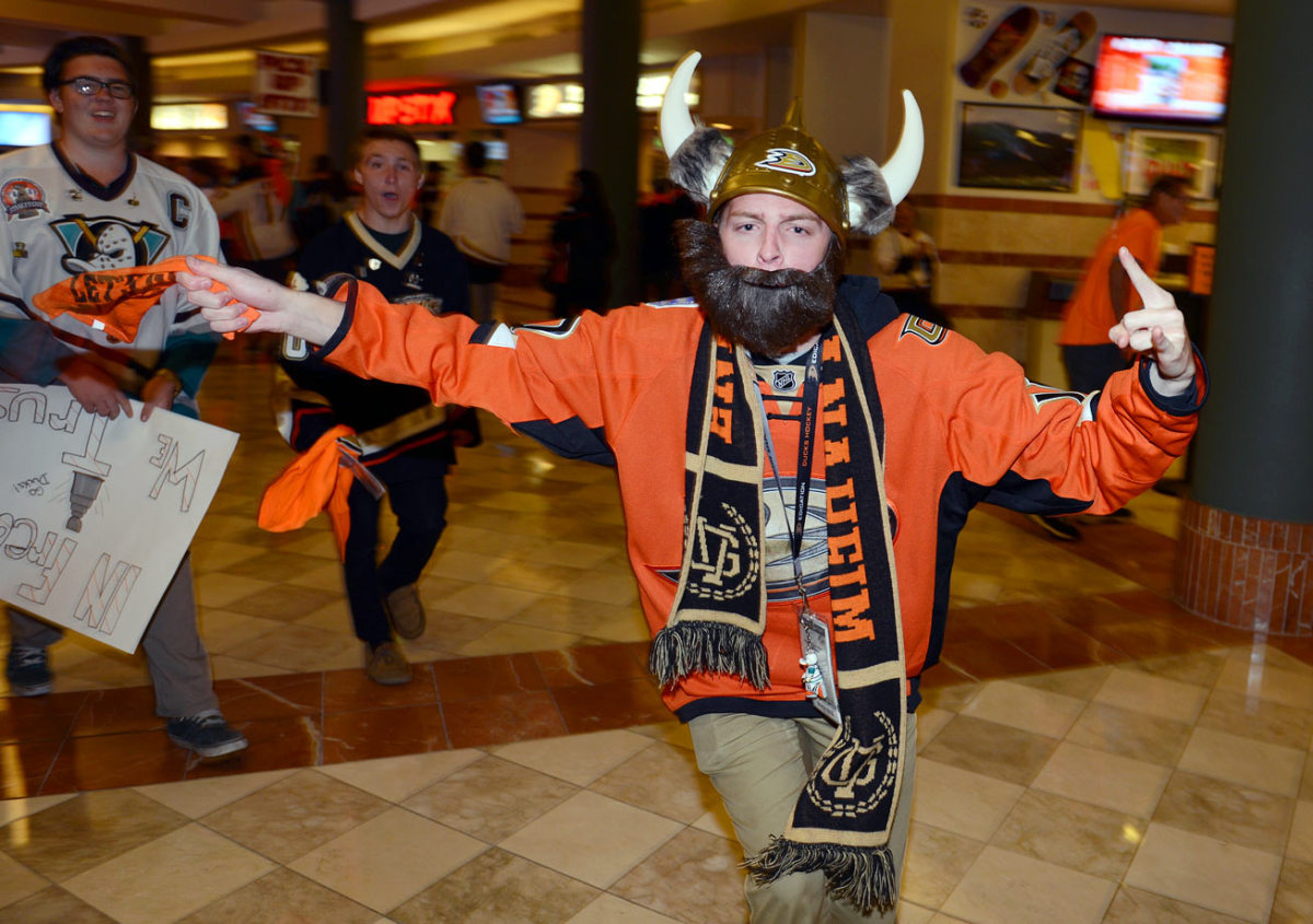 Anaheim-Ducks-fans-469995284.jpg