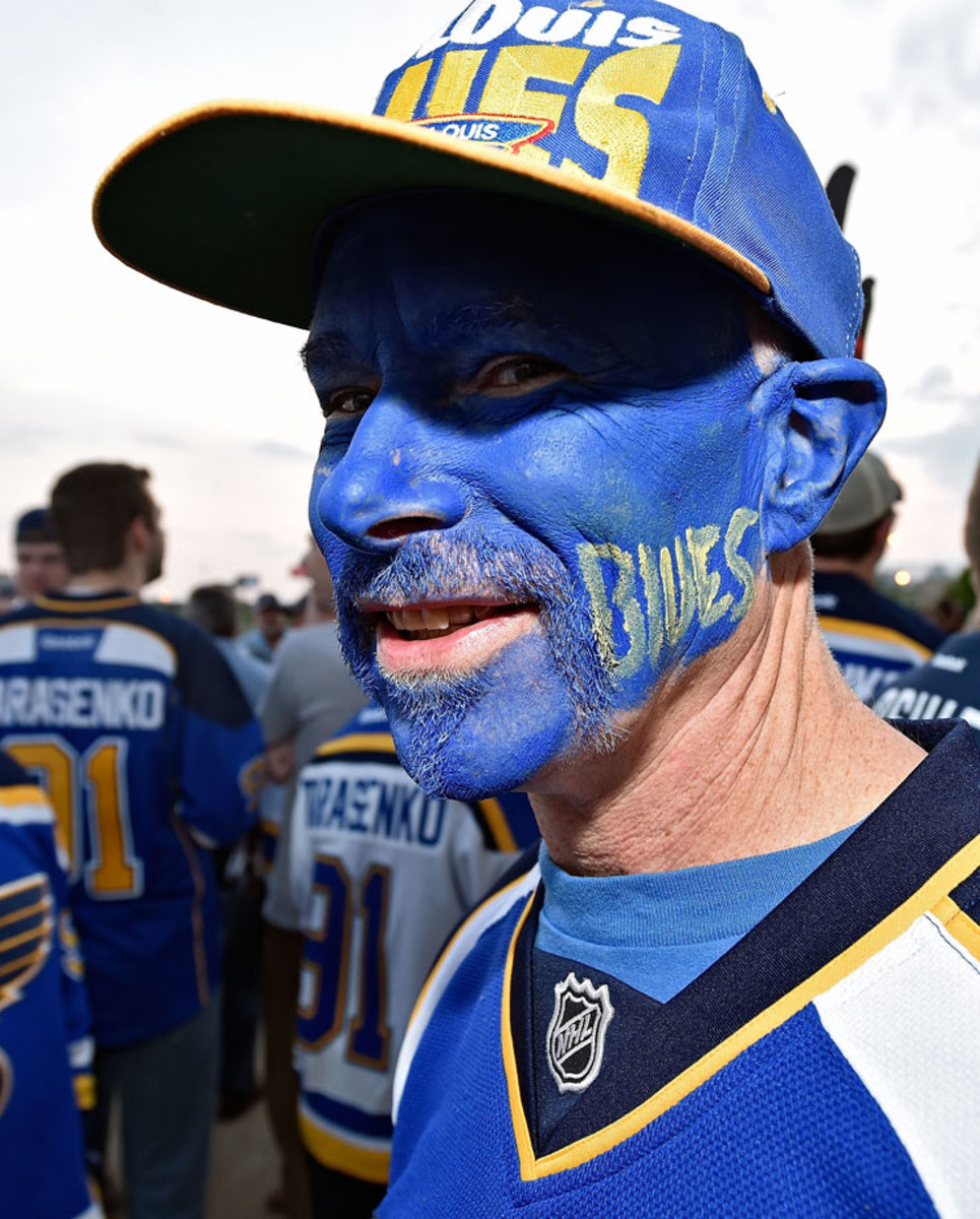St-Louis-Blues-fans-469987792.jpg