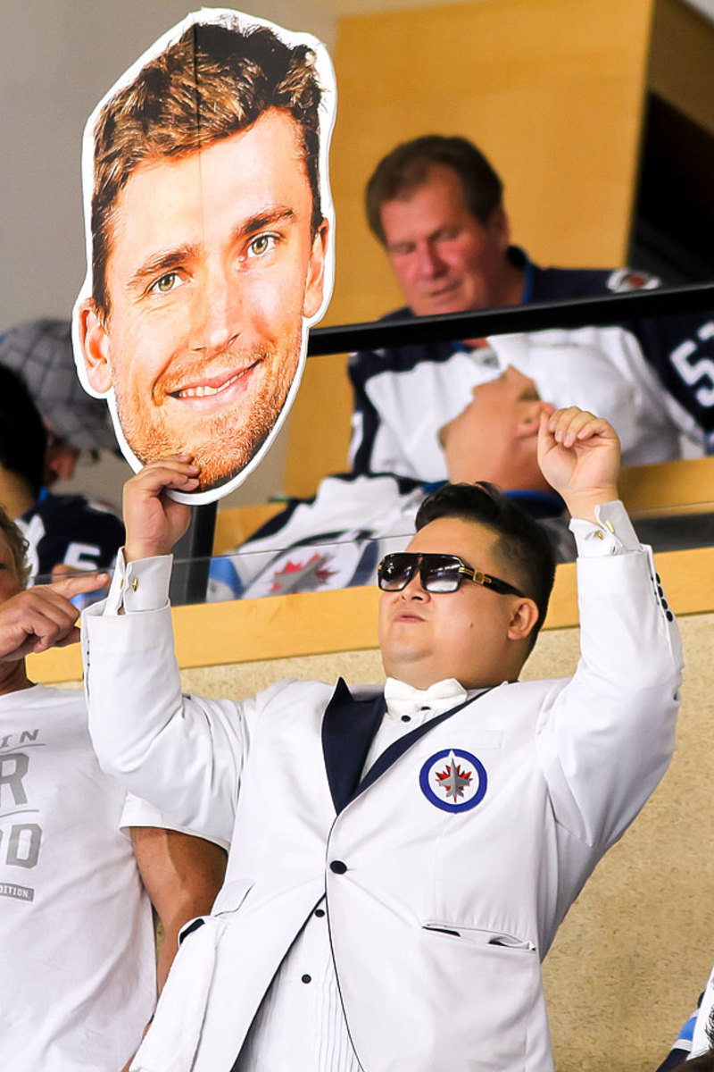 Winnipeg-Jets-fans-471294736.jpg