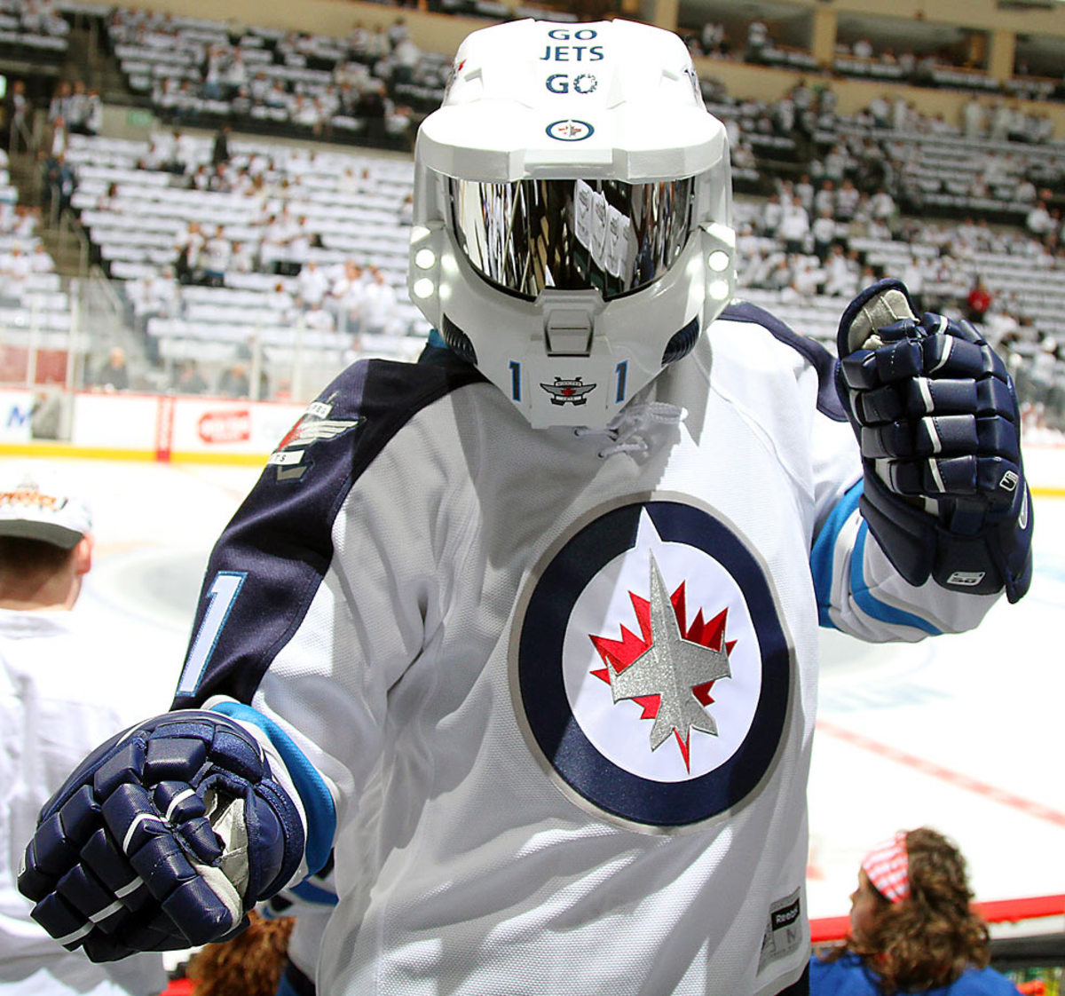 Winnipeg-Jets-fans-470480258.jpg