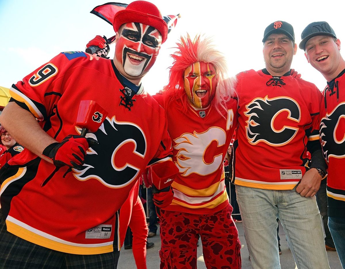 Calgary-Flames-fans-472644104.jpg