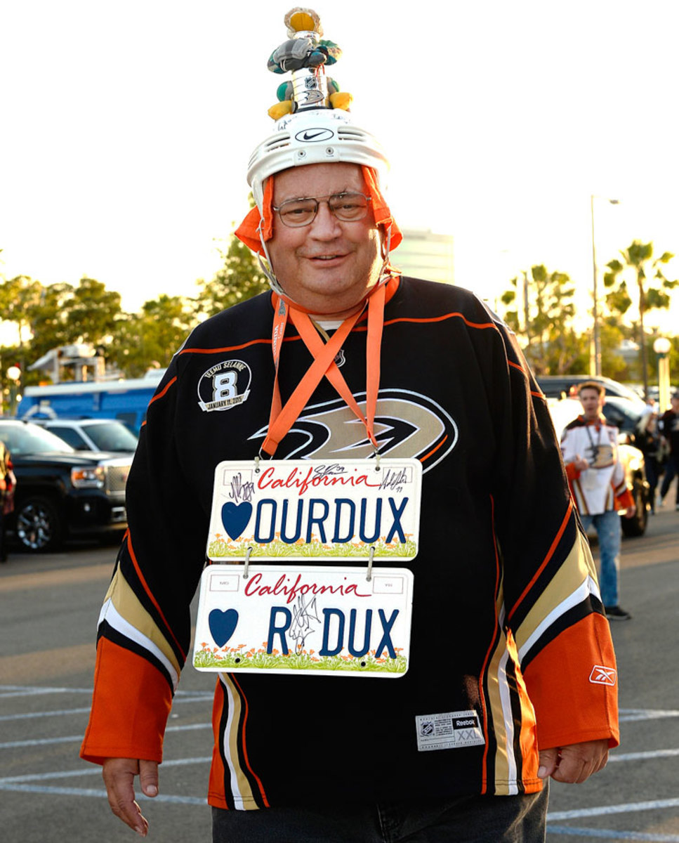 Anaheim-Ducks-fans-469991926.jpg
