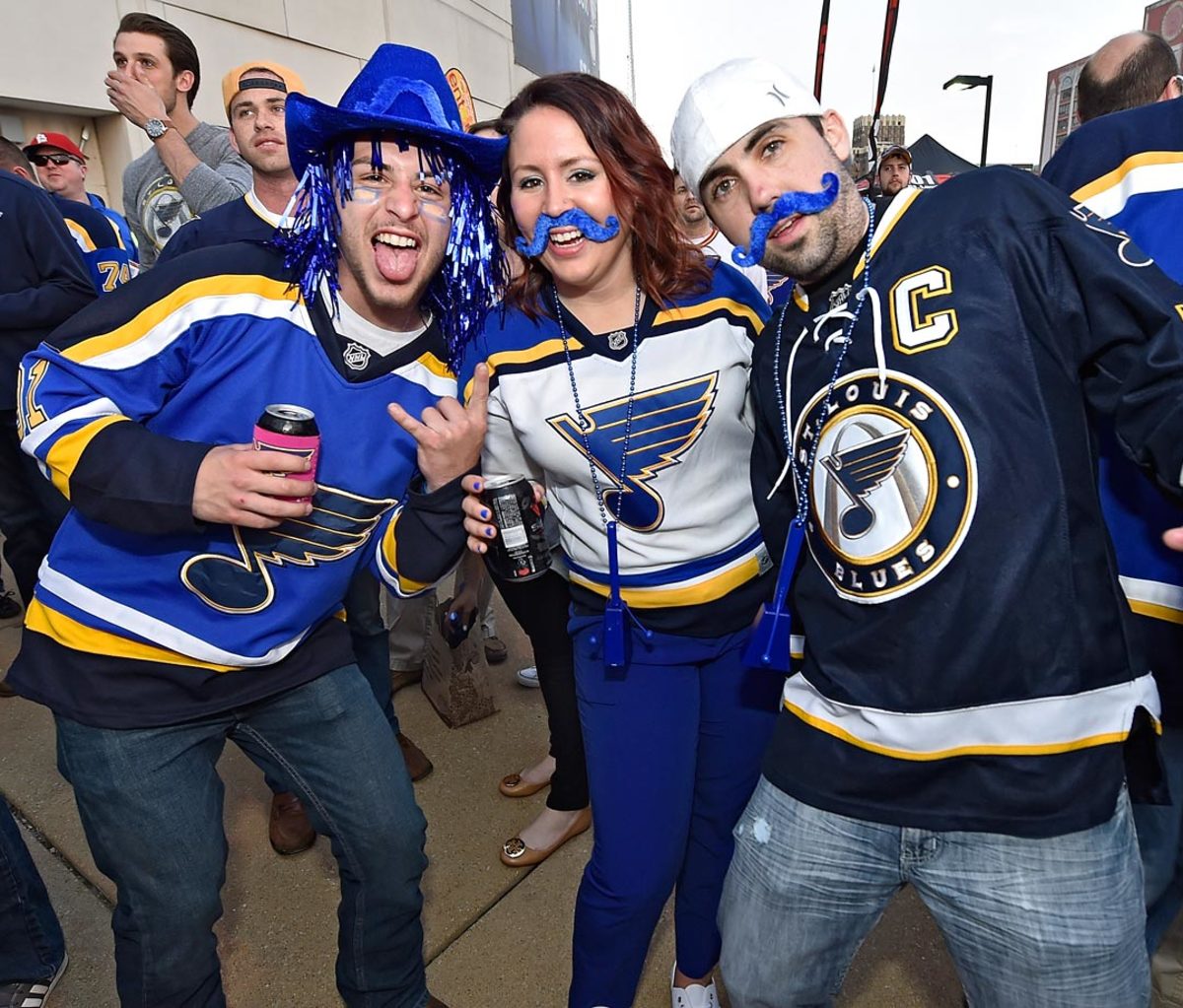 St-Louis-Blues-fans-469987778.jpg