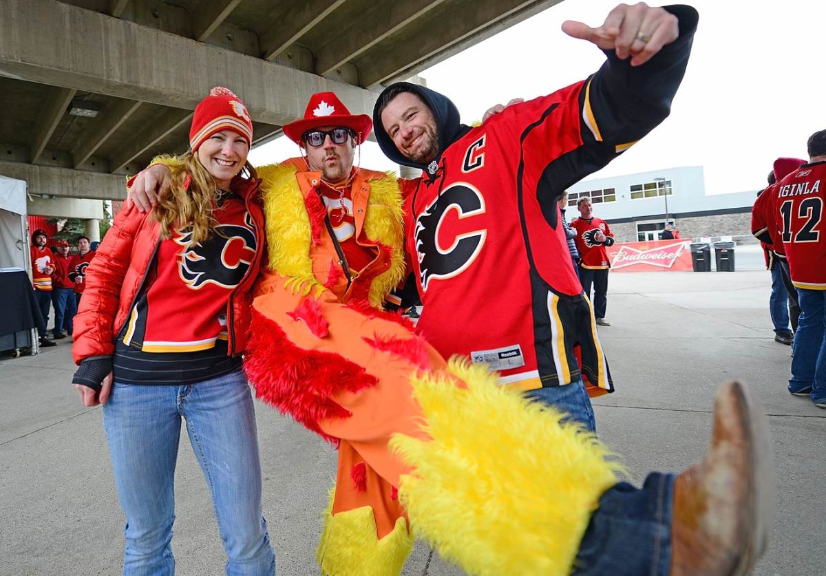 Calgary-Flames-fans-471152084.jpg