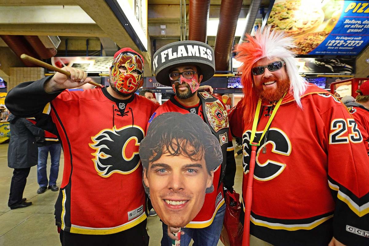 Calgary-Flames-fans-471152140.jpg