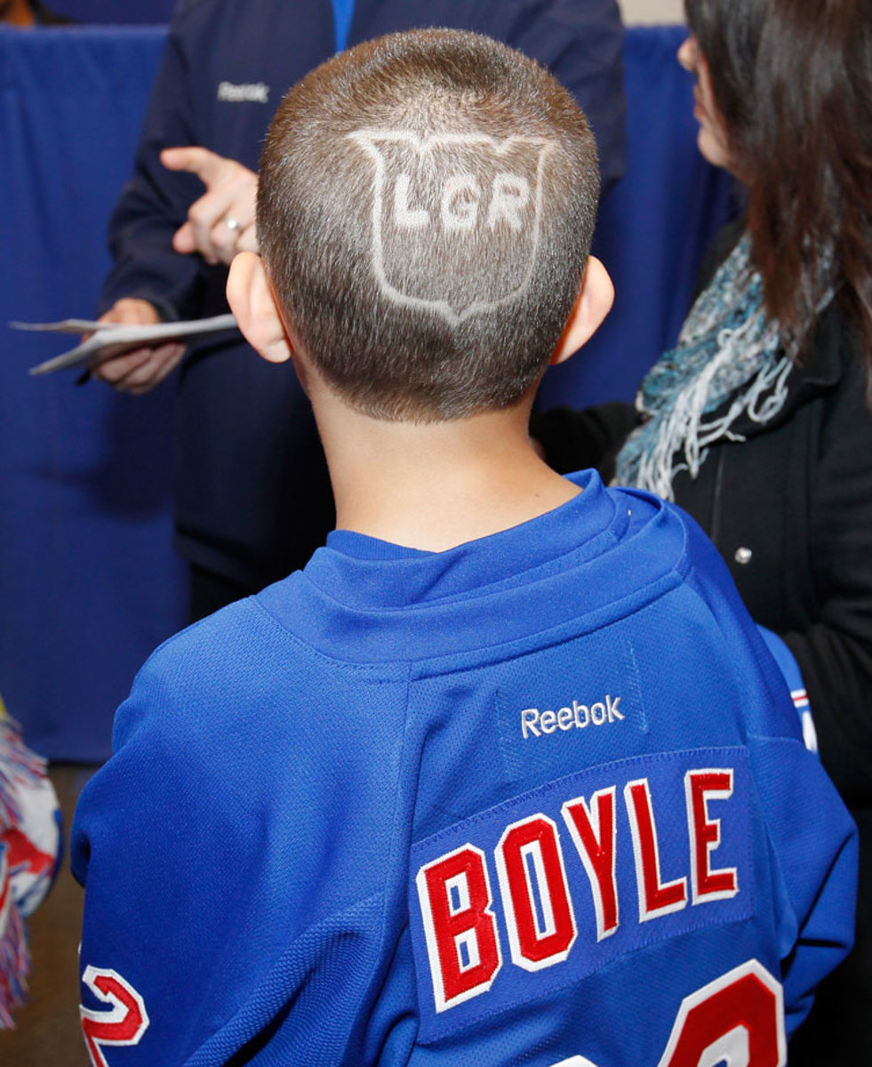 New-York-Rangers-fans-470980828.jpg