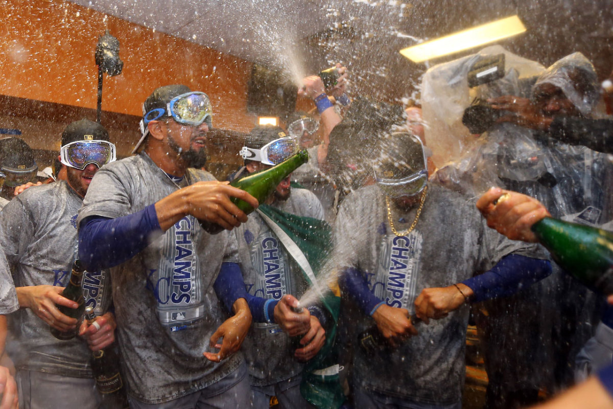 In a sea of 800,000, the Kansas City Royals finally celebrate their World  Series crown, Sports