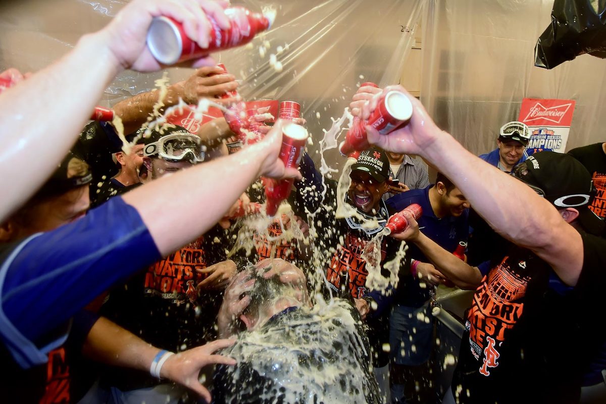2015-1015-New-York-Mets-celebration.jpg