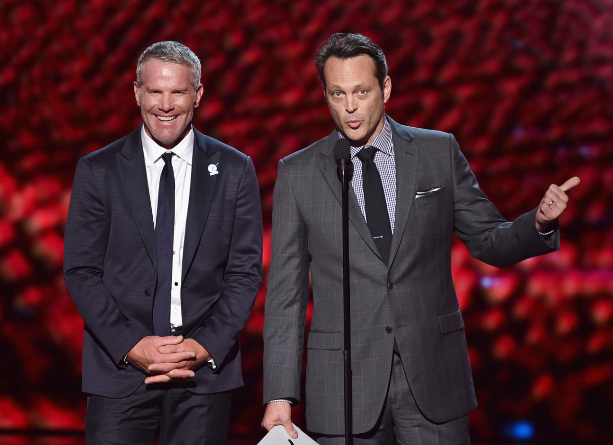 Vince-Vaughn-Brett-Favre.jpg